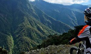 Partez en Bolivie pour la descente de VTT la plus dangereuse du monde !