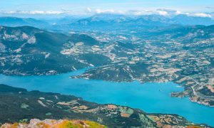 Le lac de Serre-Ponçon : une destination wakeboard et wakesurf